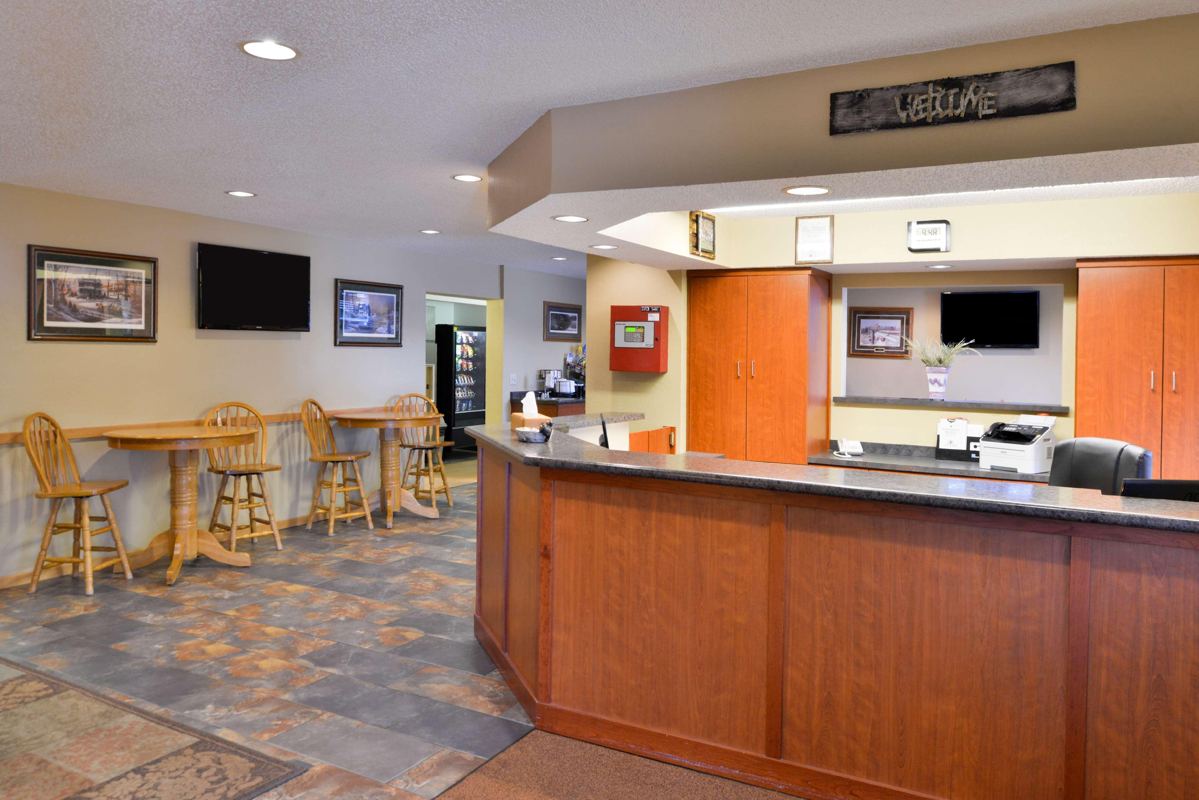 America'S Best Value Inn & Suites International Falls Exterior photo