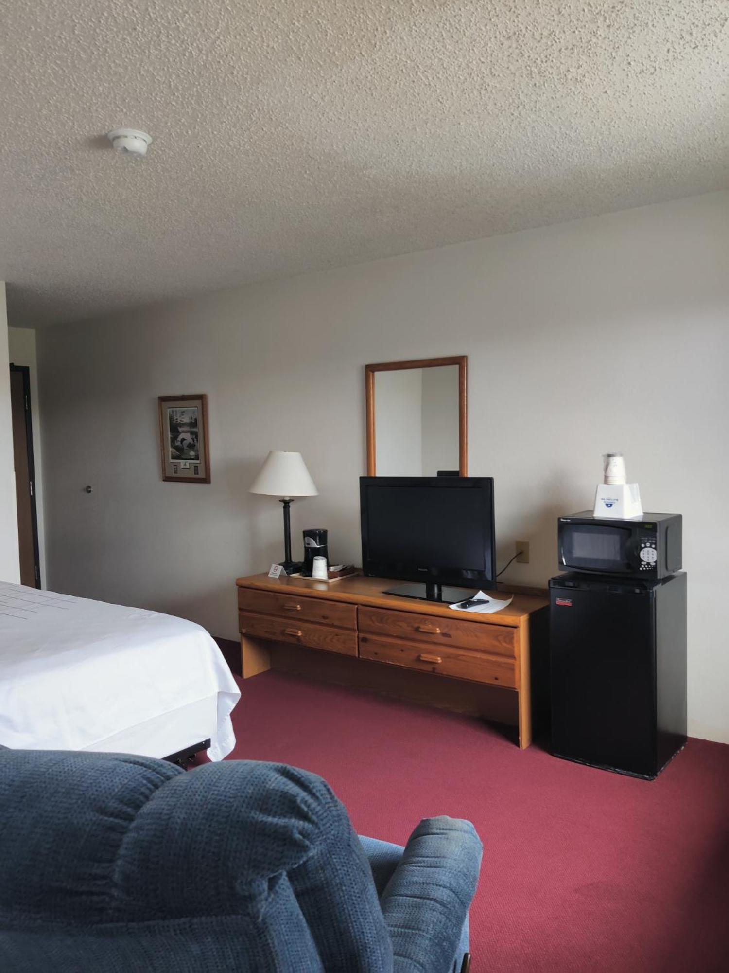 America'S Best Value Inn & Suites International Falls Exterior photo